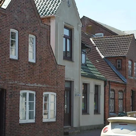 Skipper 6 Personen 3 Schlafzimmer Tierfrei * Tating